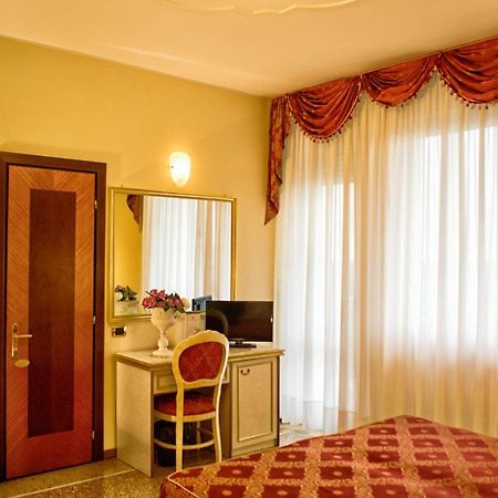 אבנו טרמה Hotel Internazionale Terme מראה חיצוני תמונה