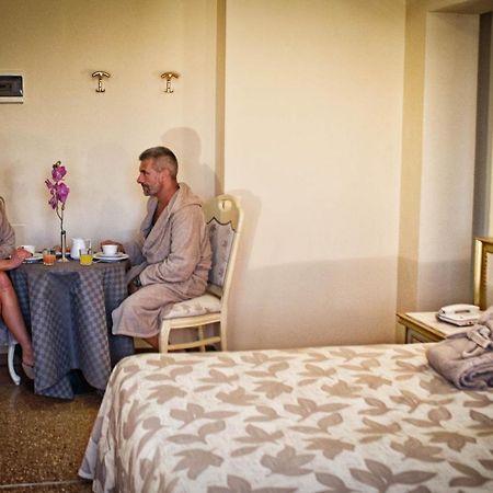 אבנו טרמה Hotel Internazionale Terme מראה חיצוני תמונה