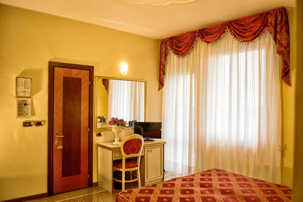 אבנו טרמה Hotel Internazionale Terme מראה חיצוני תמונה