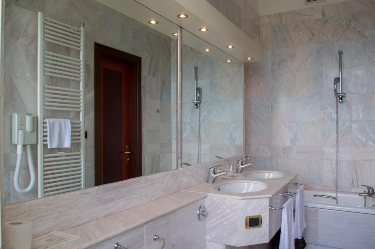 אבנו טרמה Hotel Internazionale Terme מראה חיצוני תמונה