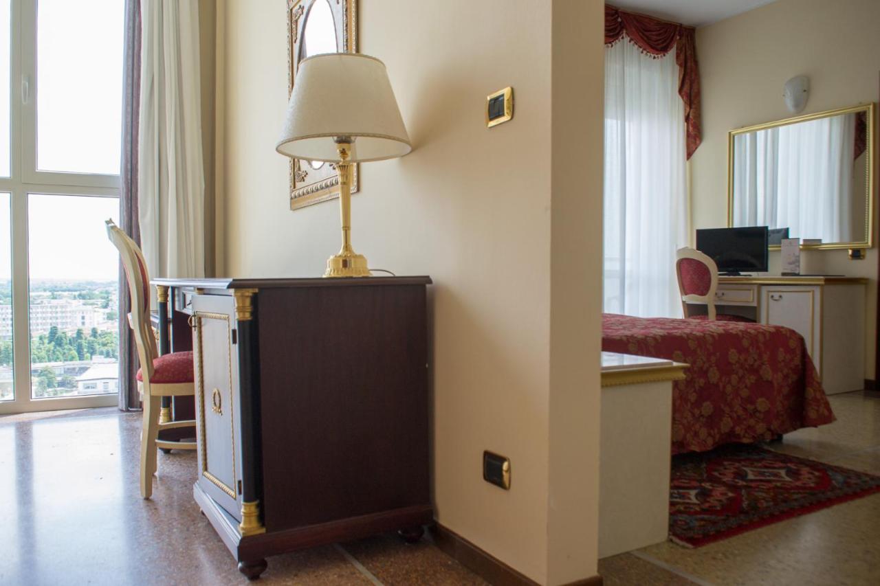 אבנו טרמה Hotel Internazionale Terme מראה חיצוני תמונה