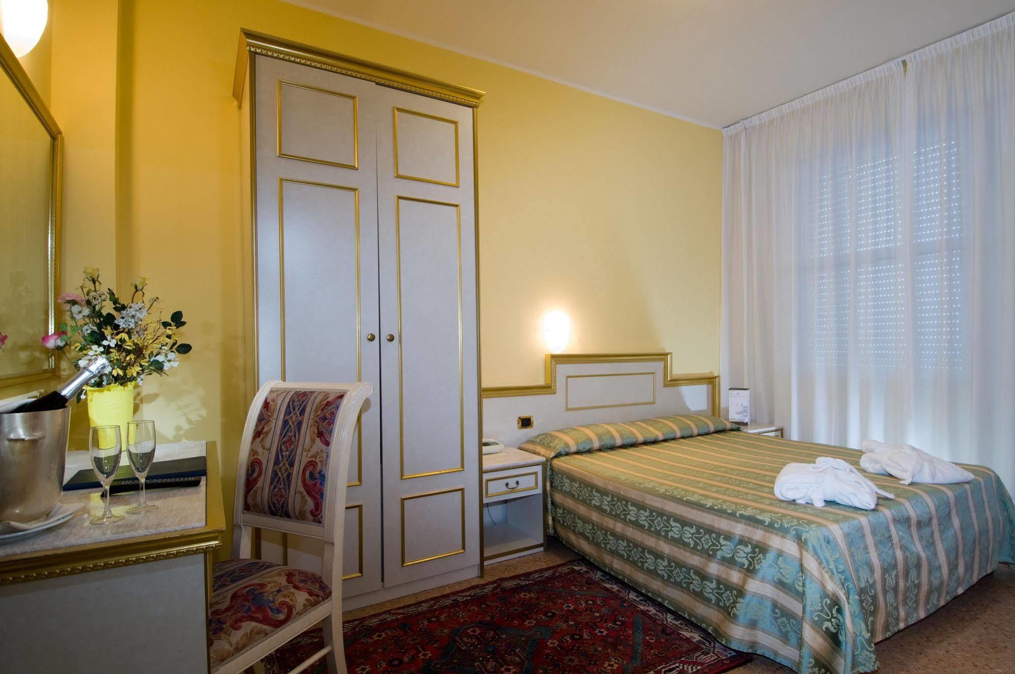 אבנו טרמה Hotel Internazionale Terme מראה חיצוני תמונה